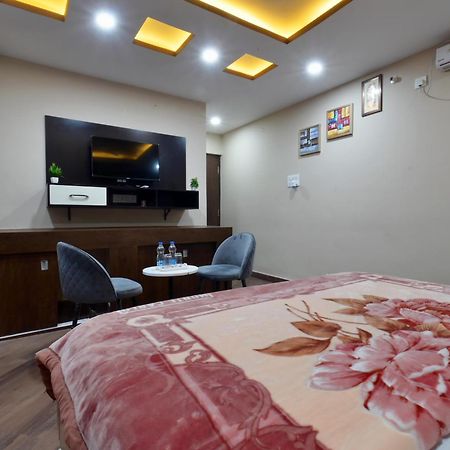 Hotel Lilac Doors Patna  Buitenkant foto