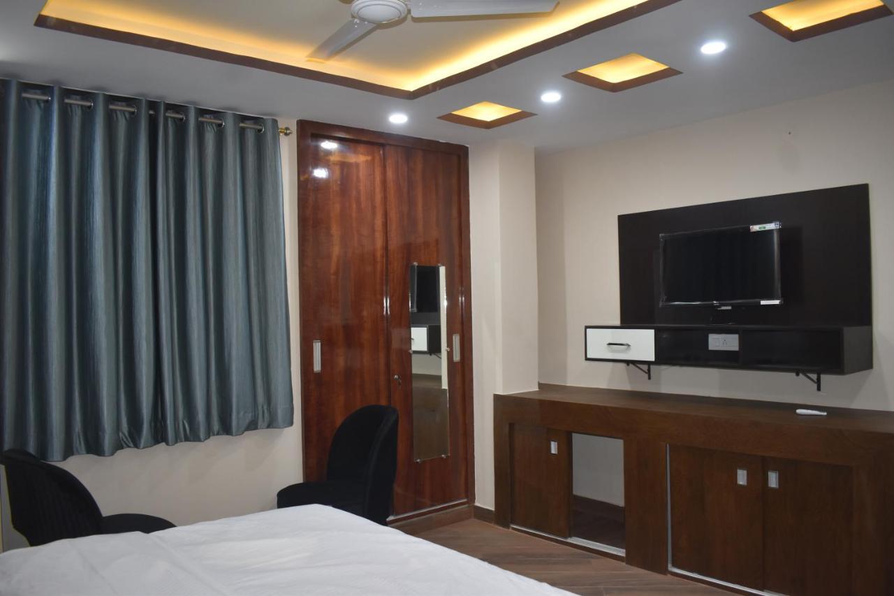 Hotel Lilac Doors Patna  Buitenkant foto
