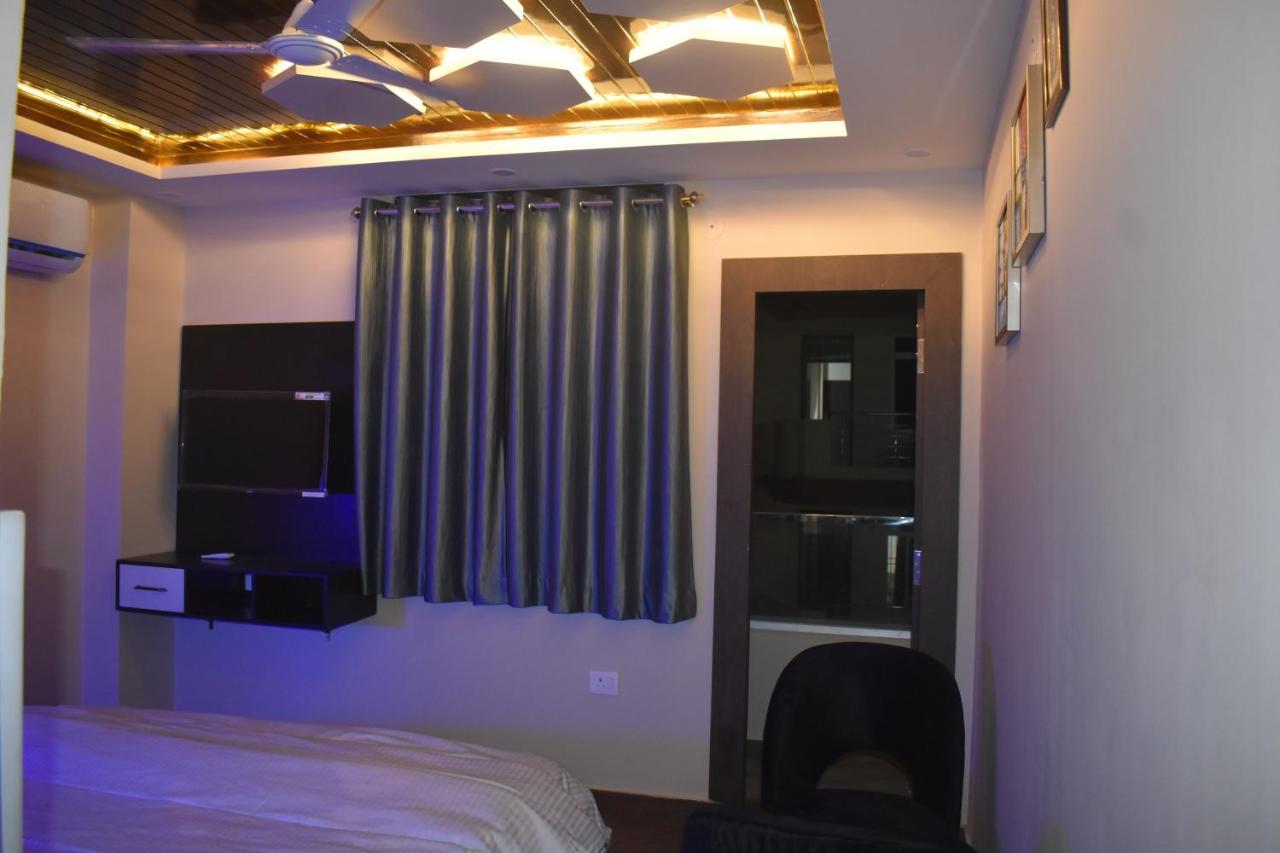 Hotel Lilac Doors Patna  Buitenkant foto