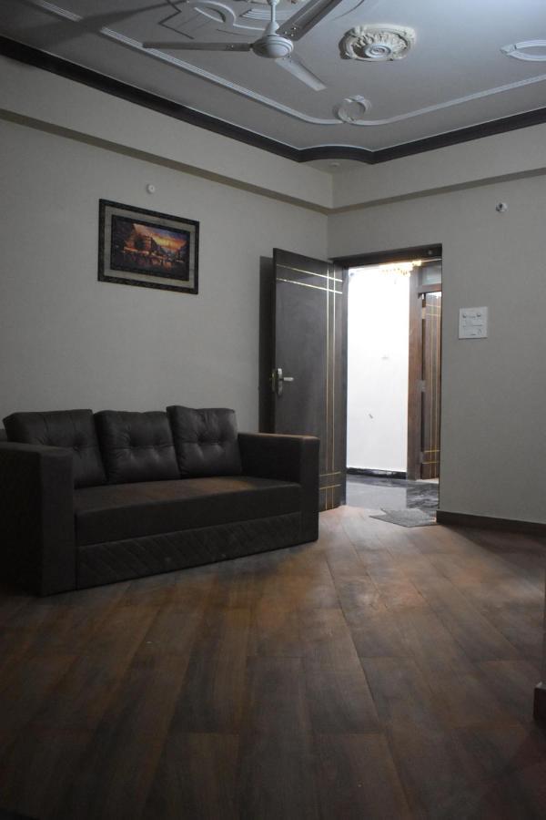 Hotel Lilac Doors Patna  Buitenkant foto