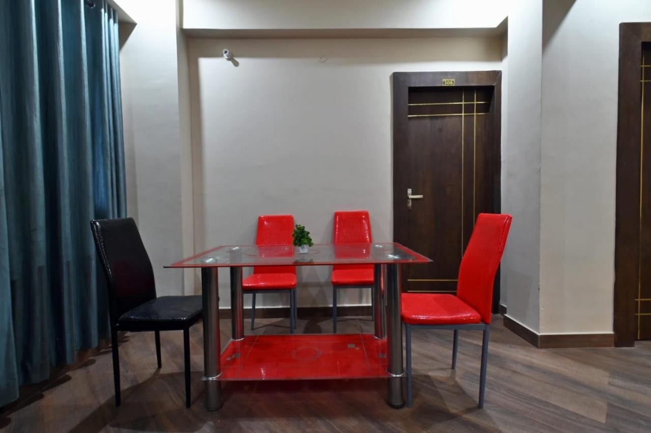 Hotel Lilac Doors Patna  Buitenkant foto