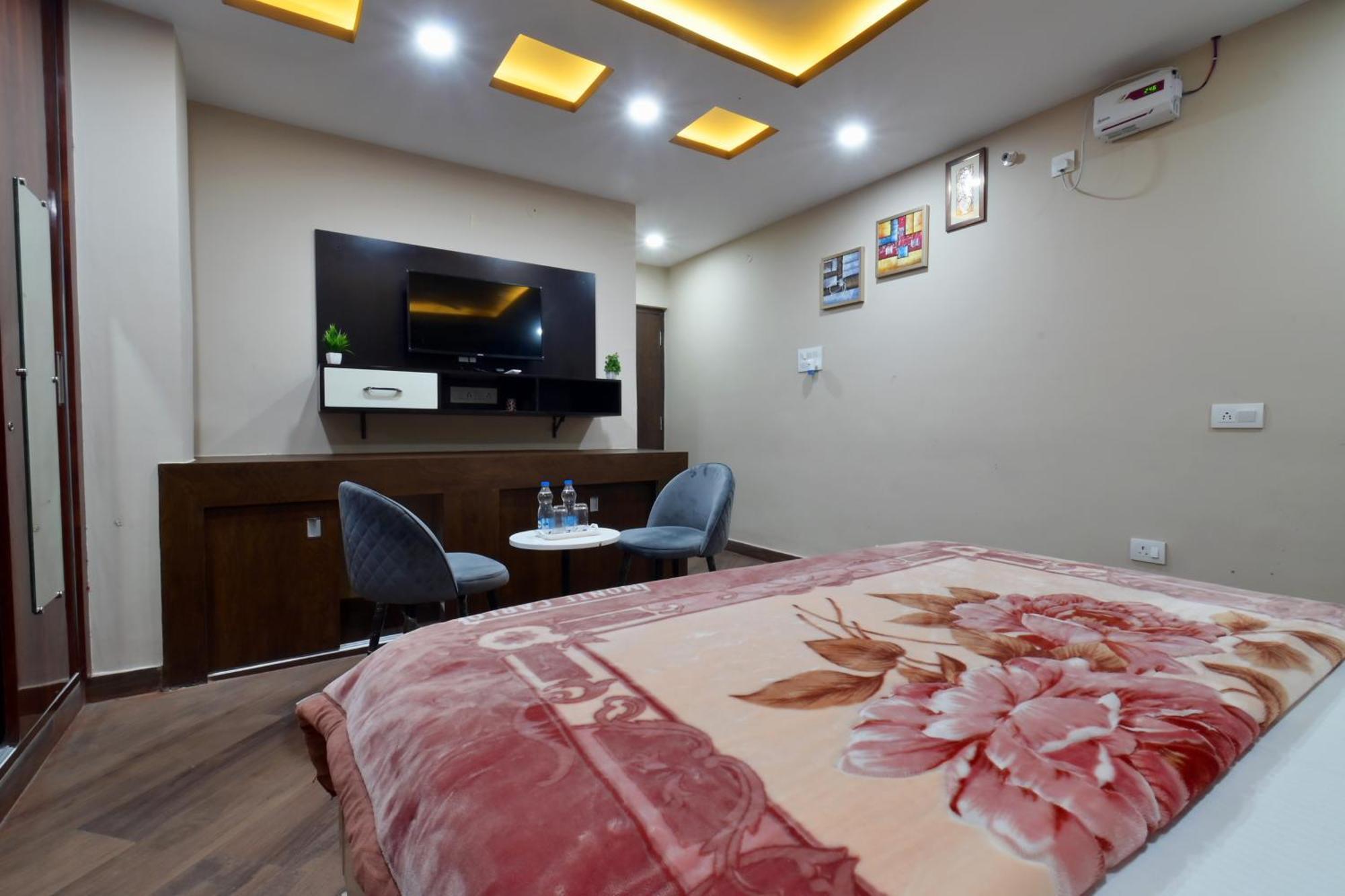 Hotel Lilac Doors Patna  Buitenkant foto
